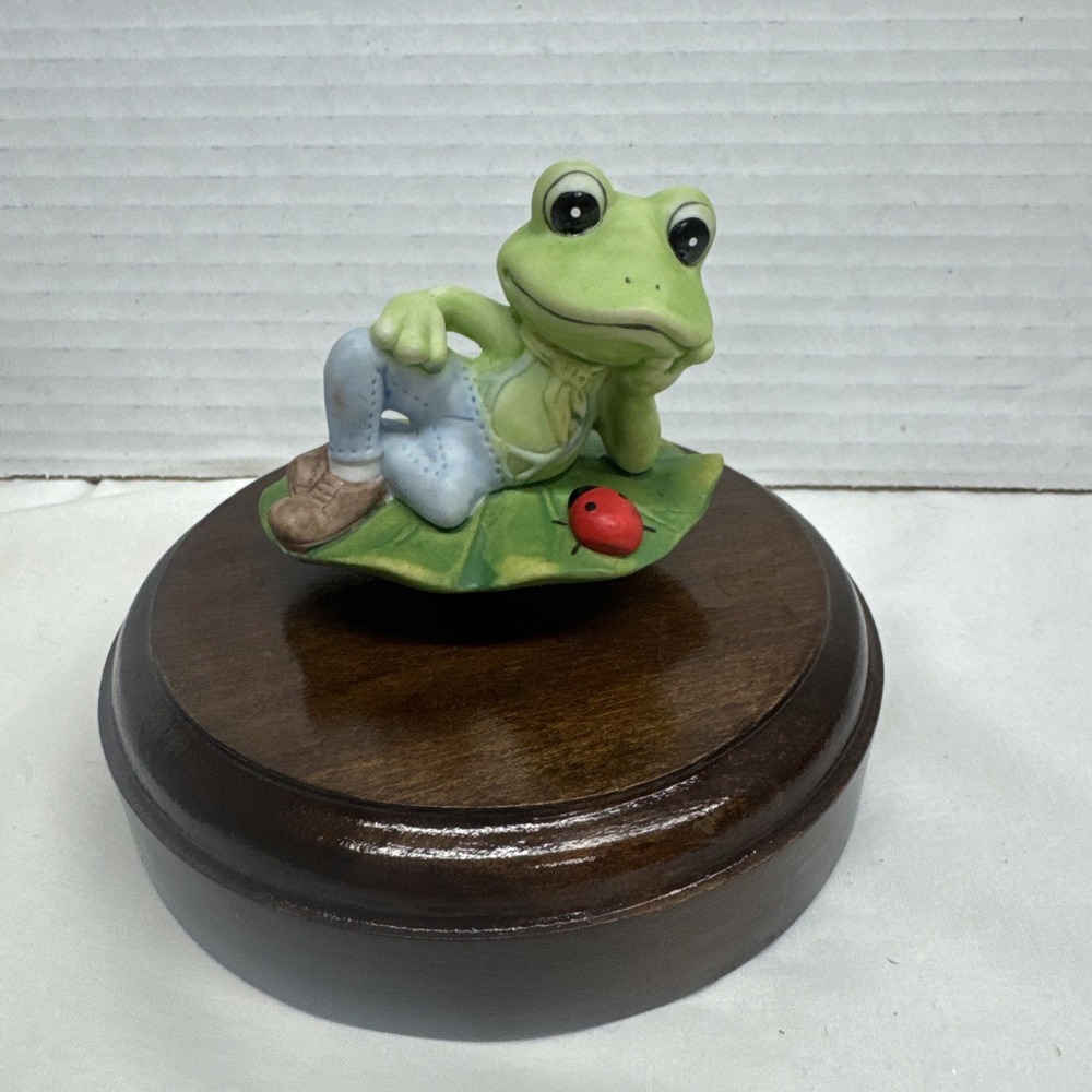 Green Frog On Wood Base Music Box Plays Teach The World To Sing Rotating